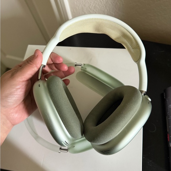 Apple AirPods Max Silver Headphones - Picture 3 of 3